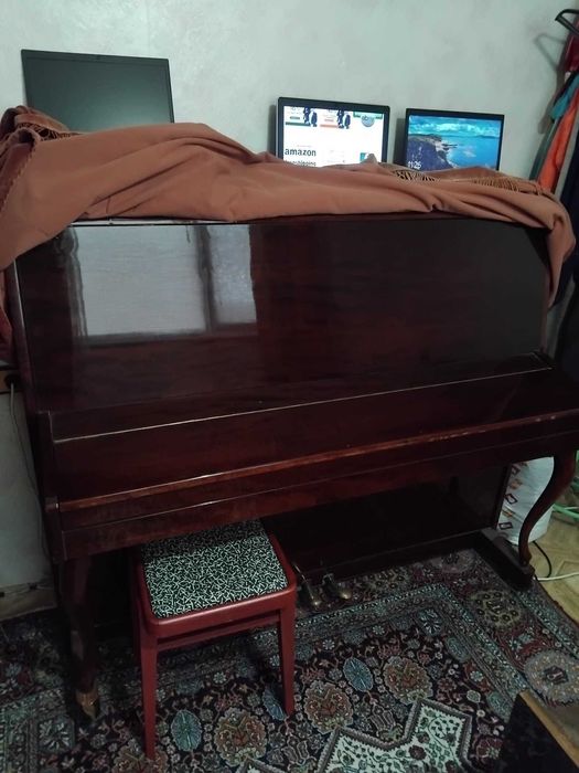 Продавам пиано "KOMITAS"