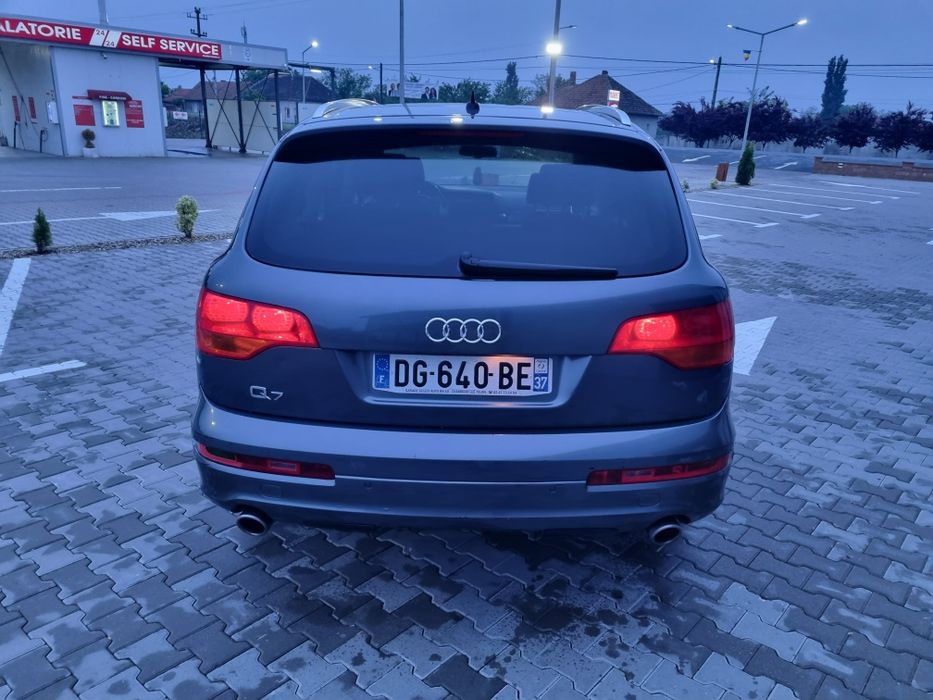 Dezmembreaz audi q7 4.2 tdi s line