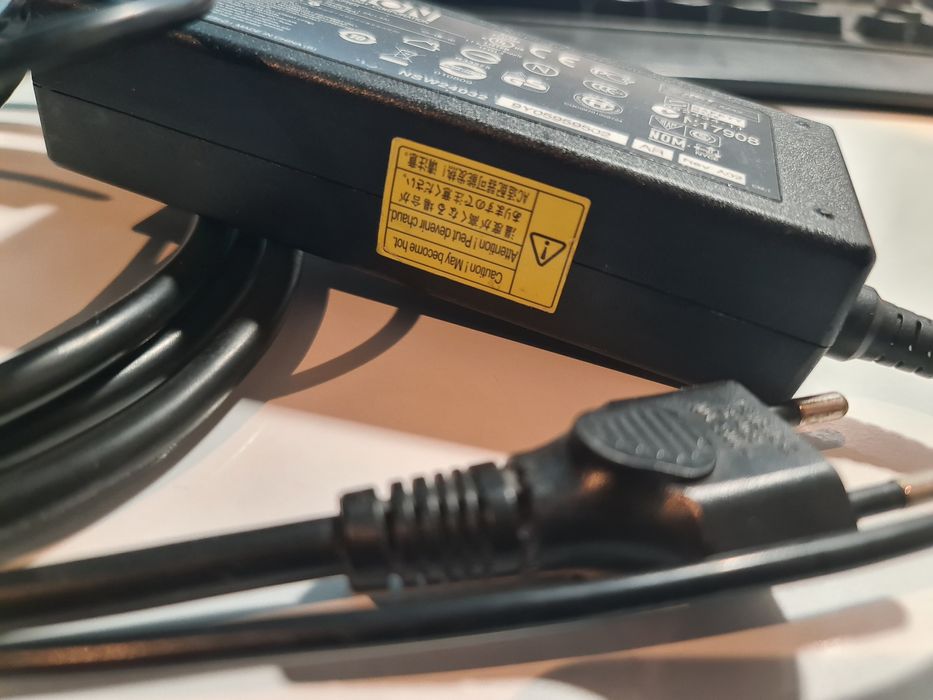 Vand alimentator LiteOn, pentru laptop.