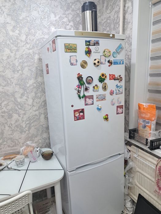 Продам холодильник indesit