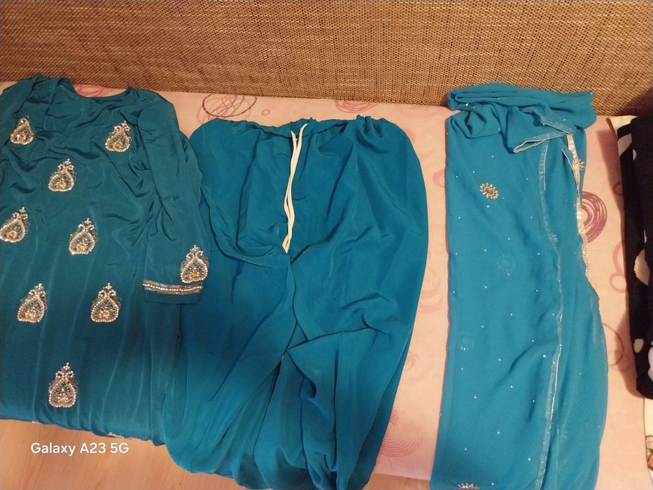 Sari de indianca albastru cu pietre