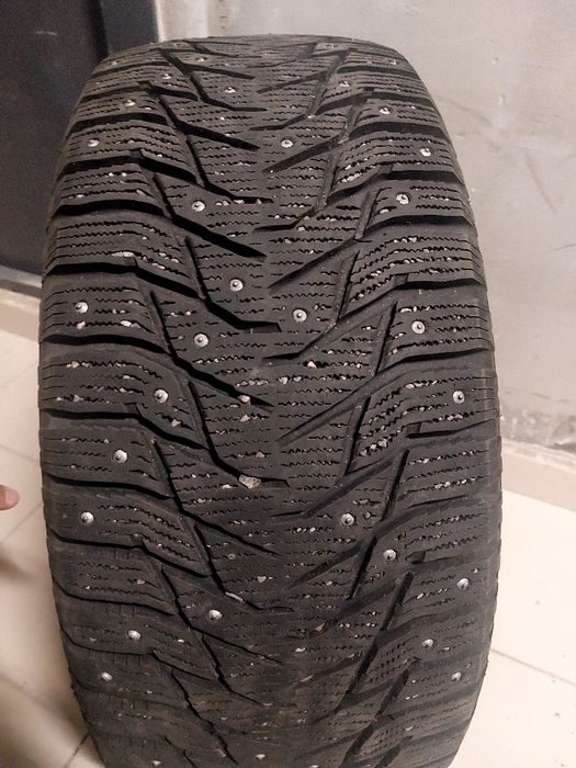 Зимний балон с шипами 245/45/18