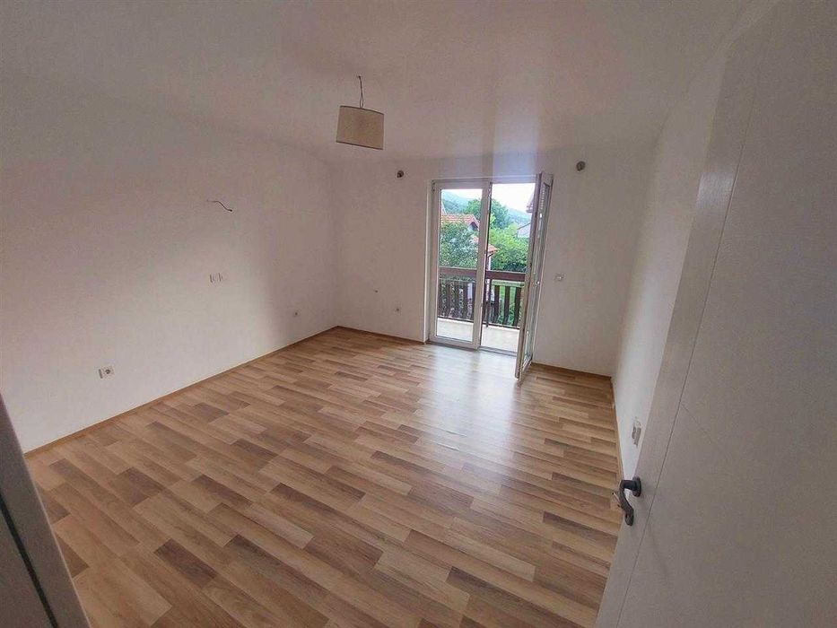 Дава се под наем Тристаен апартамент в Пловдив, Южен - 85 кв.м за 351.9 € - Снимка #1