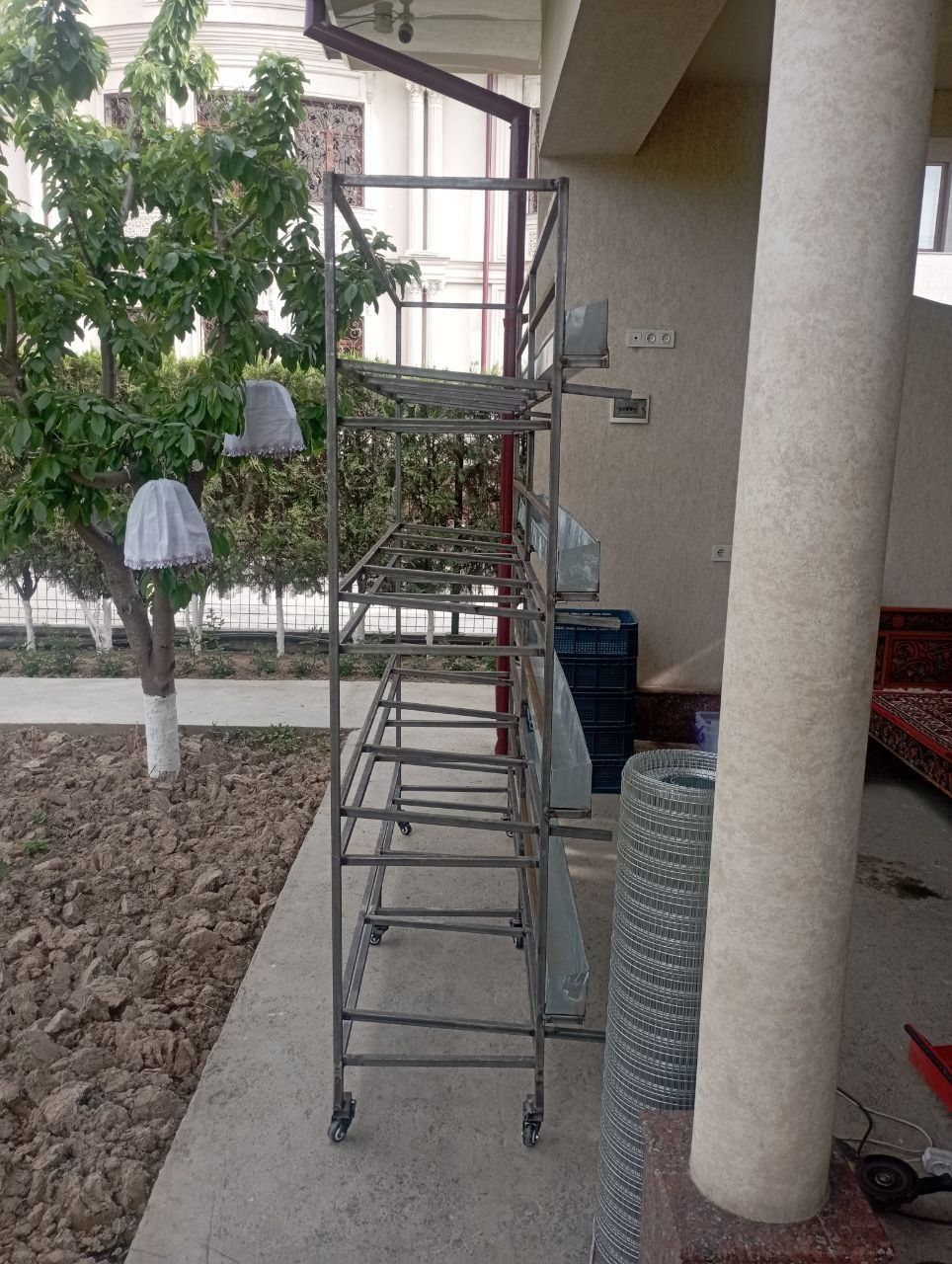 Tovuq hona yasaymiz