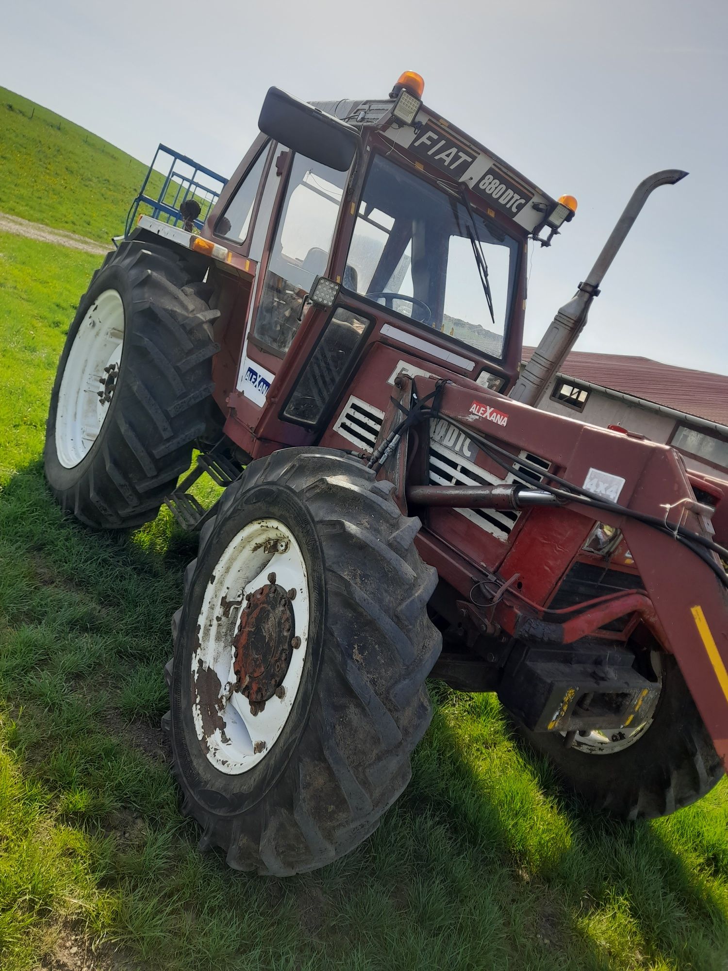 Vând tractor fiat