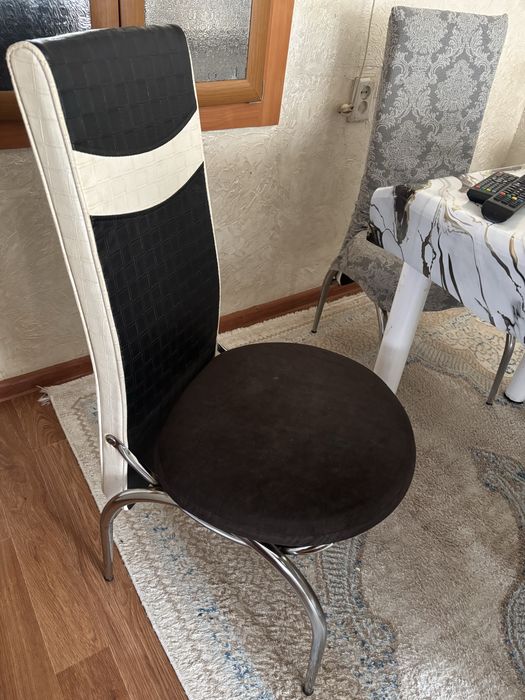 Кухонный стулья сатылады.