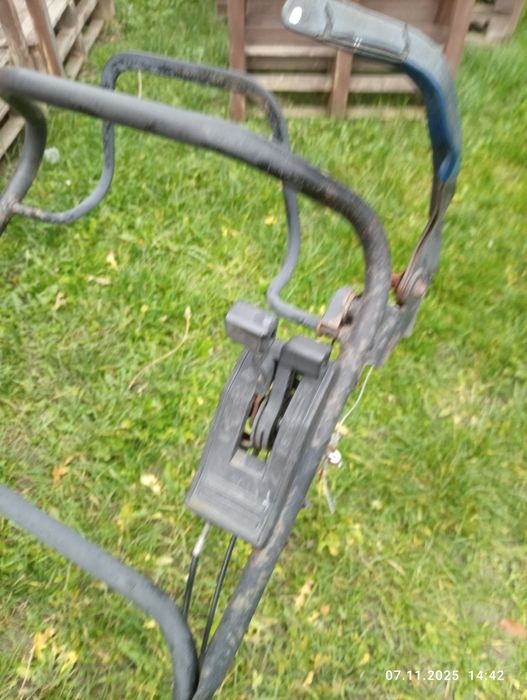 Mașina de tuns iarba cu tracțiune cardan