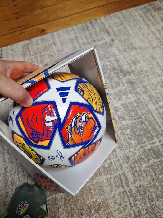 Minge Adidas UCL Pro Folosită