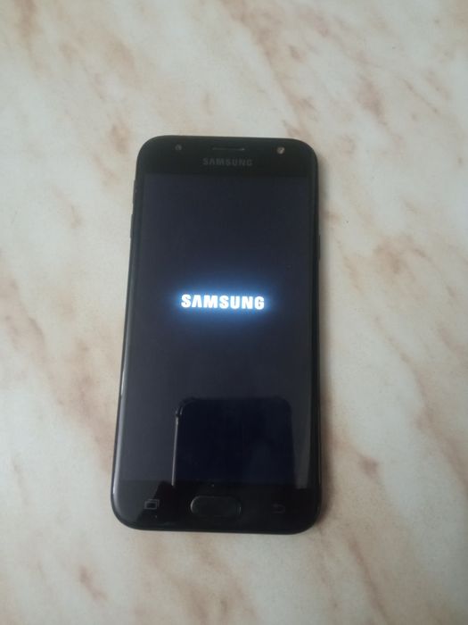 Телефон Самсунг галаксиJ3