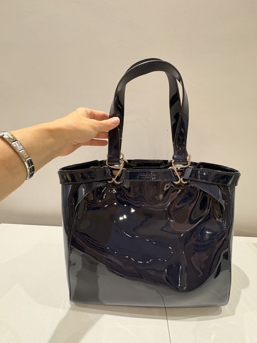 Страхотна дамска чанта, от естествен лак