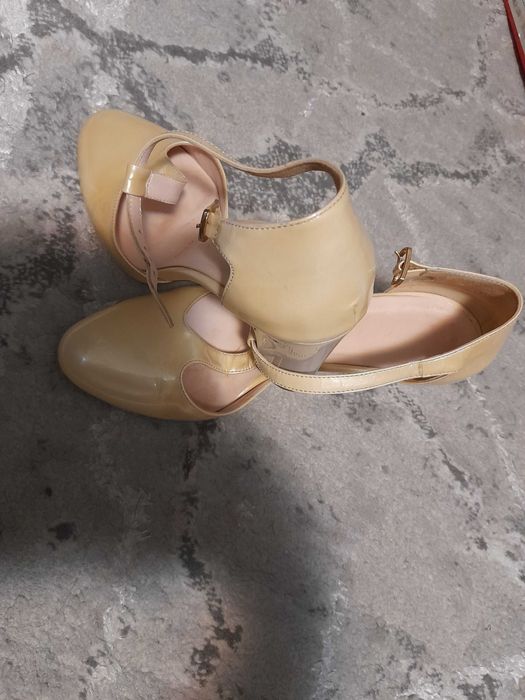 Pantofi din piele