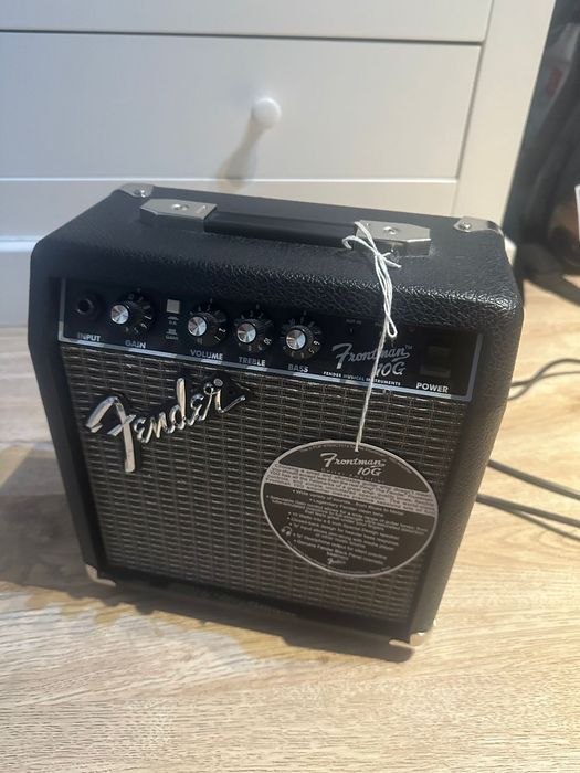 Pachet: chitara electrica, acordor, cablu si amplificator