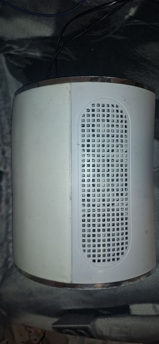 Aspirator praf unghii