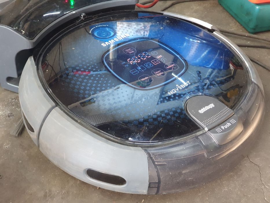 Aspirator robot Samsung SR8855 +telecomanda si doua virtual guard si
