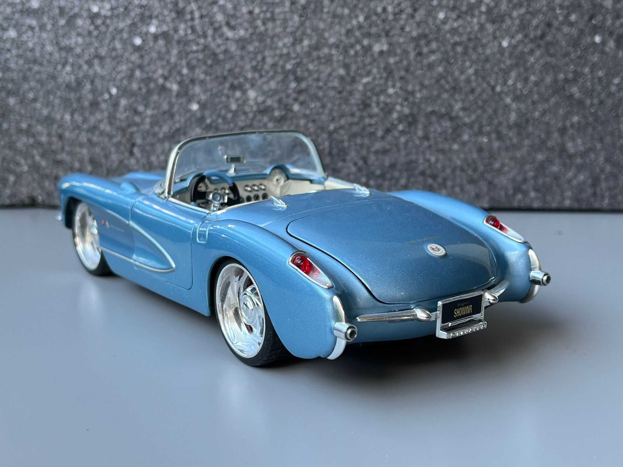 Macheta Auto 1/18 Maisto Chevrolet Corvette Spider 1957 Custom