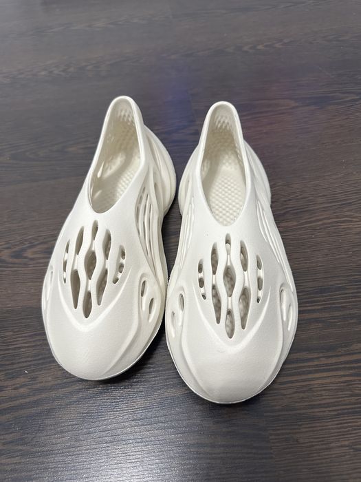 adidas Yeezy Foam RNNR Ararat