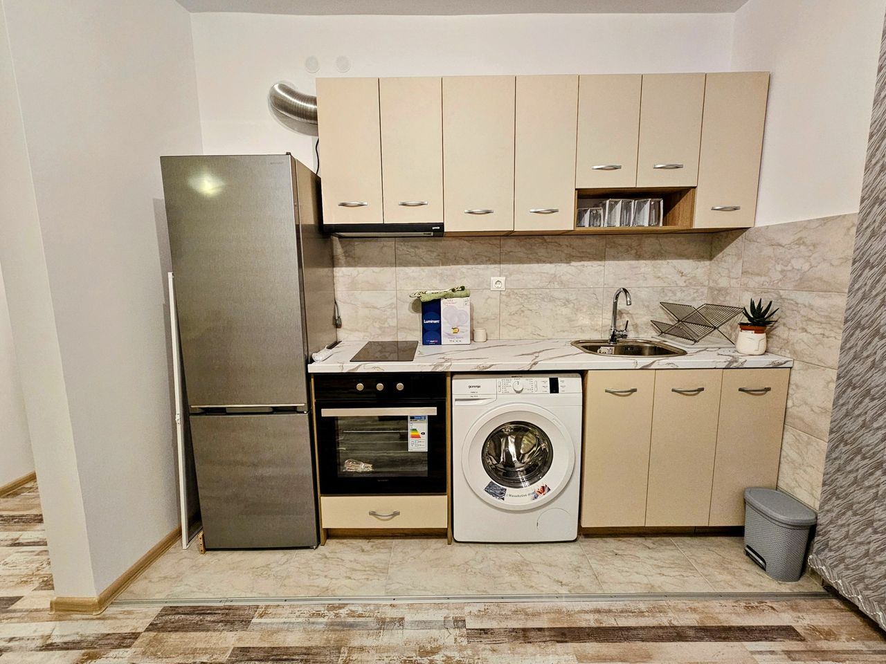 Дава се под наем Двустаен апартамент в Видин, Съединение - 77 кв.м за 357 € - Снимка #9