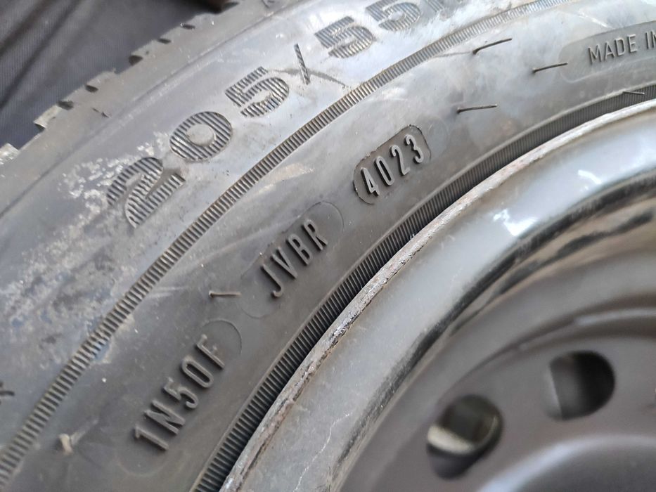 2бр Като нови зимни гуми 205 55 16 - Dunlop - DOT 2023