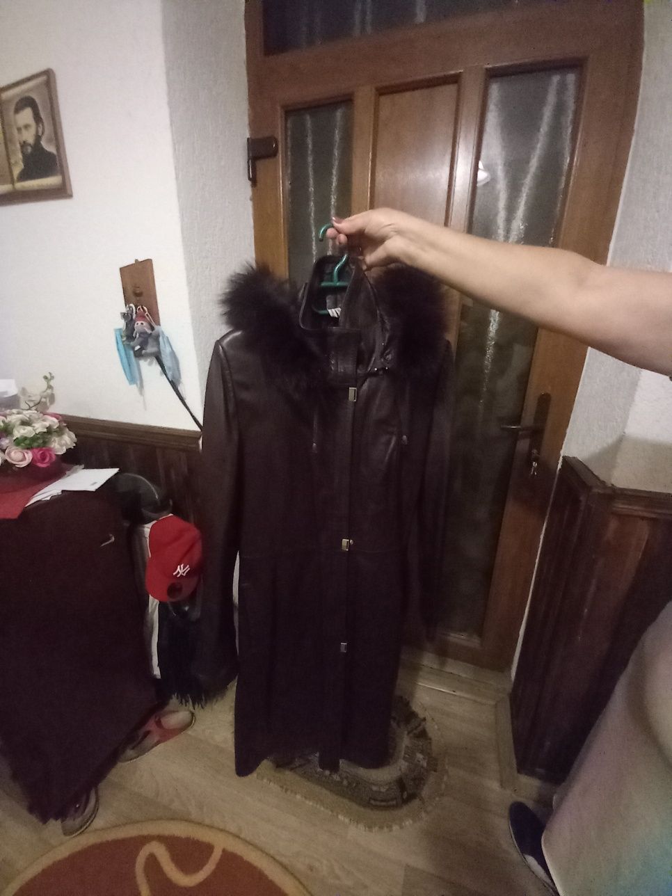 Haină de piele vișinie