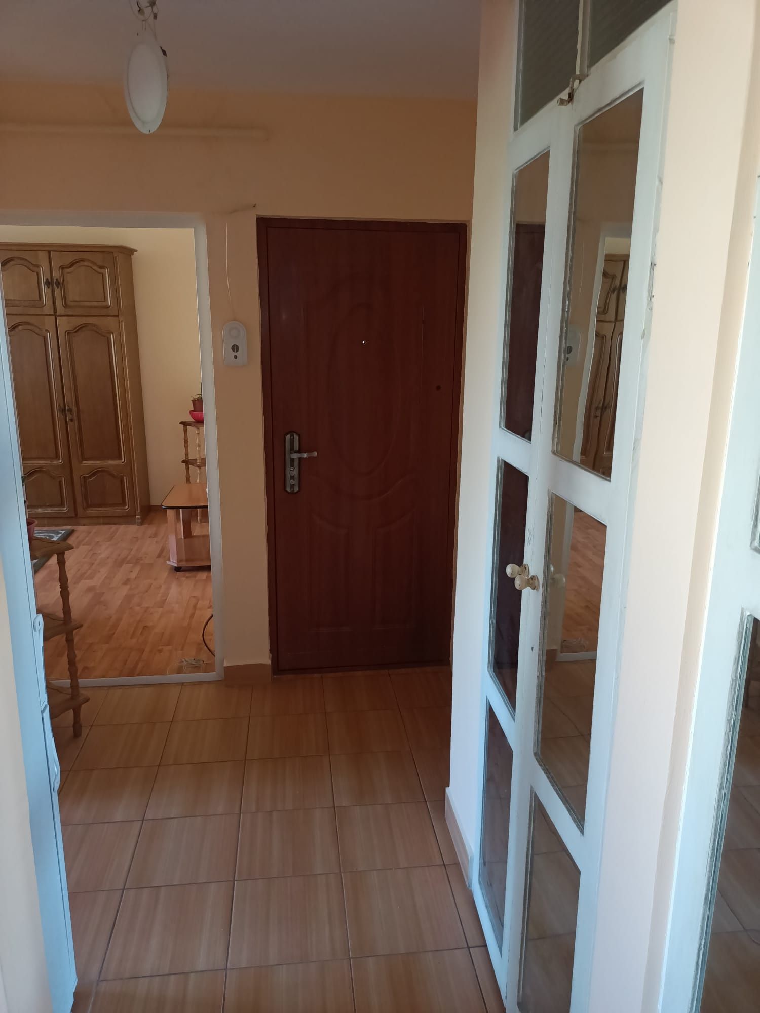 Vând apartament 2 camere decomandat, Pitești ,etaj 4,Trivale