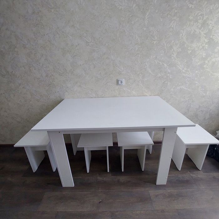 Продам Стол и стулья .состояние отличное