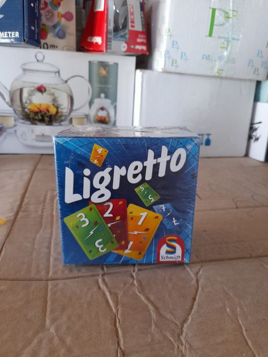 Ligretto, ediția albastră. 
Este un joc rapid de cărți pentru 2 până l