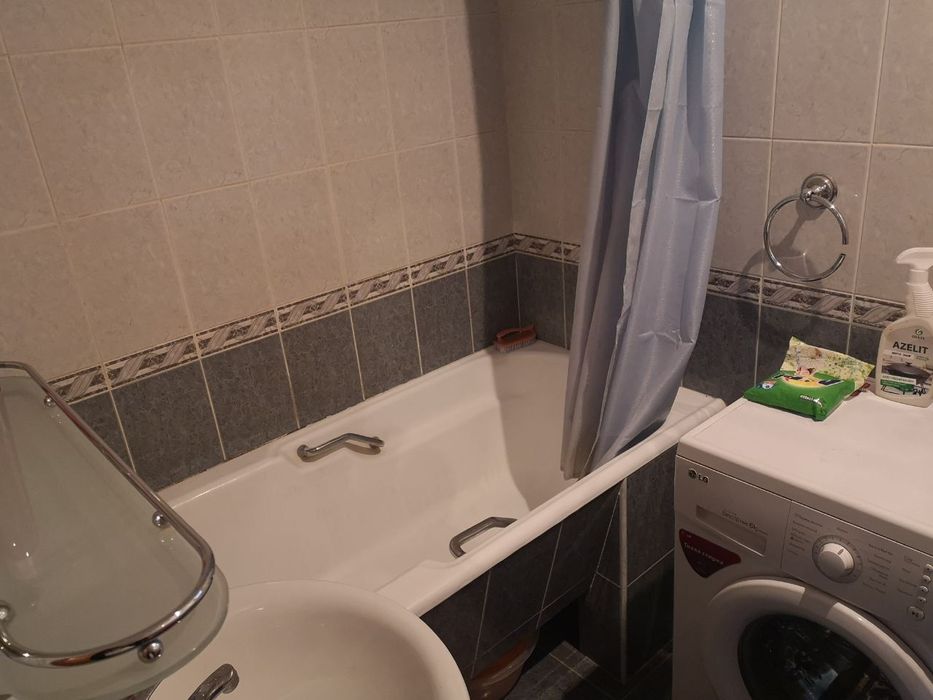 Ойбек метро ёнида 3 хонали квартира ижарага берилади