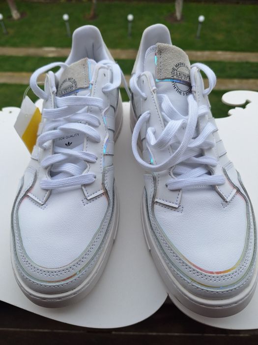 Adidași -Firma Adidas