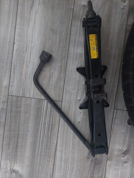 Vând roata de rezerva