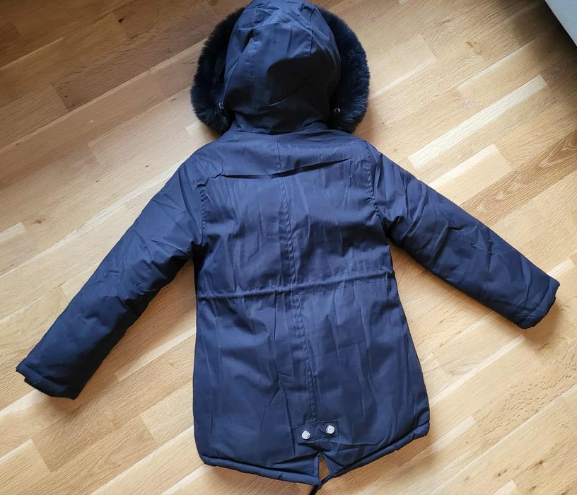 Зимно яке момиче