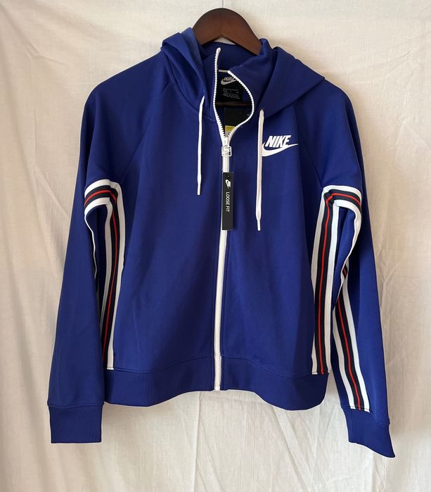 Нови Дамски Горнища Nike