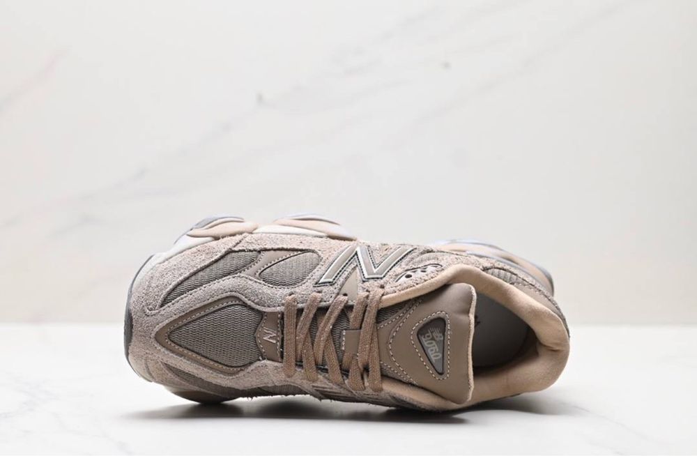 New Balance 9060 Mushroom -44,45