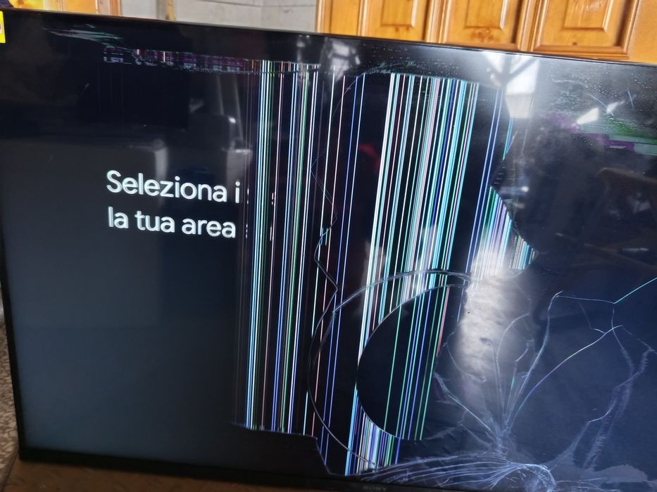 Продавам 2 телевизора на части