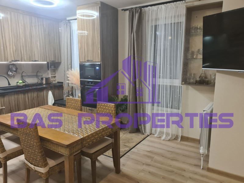 Дава се под наем Тристаен апартамент в София, Света Троица - 85 кв.м за 900 € - Снимка #1