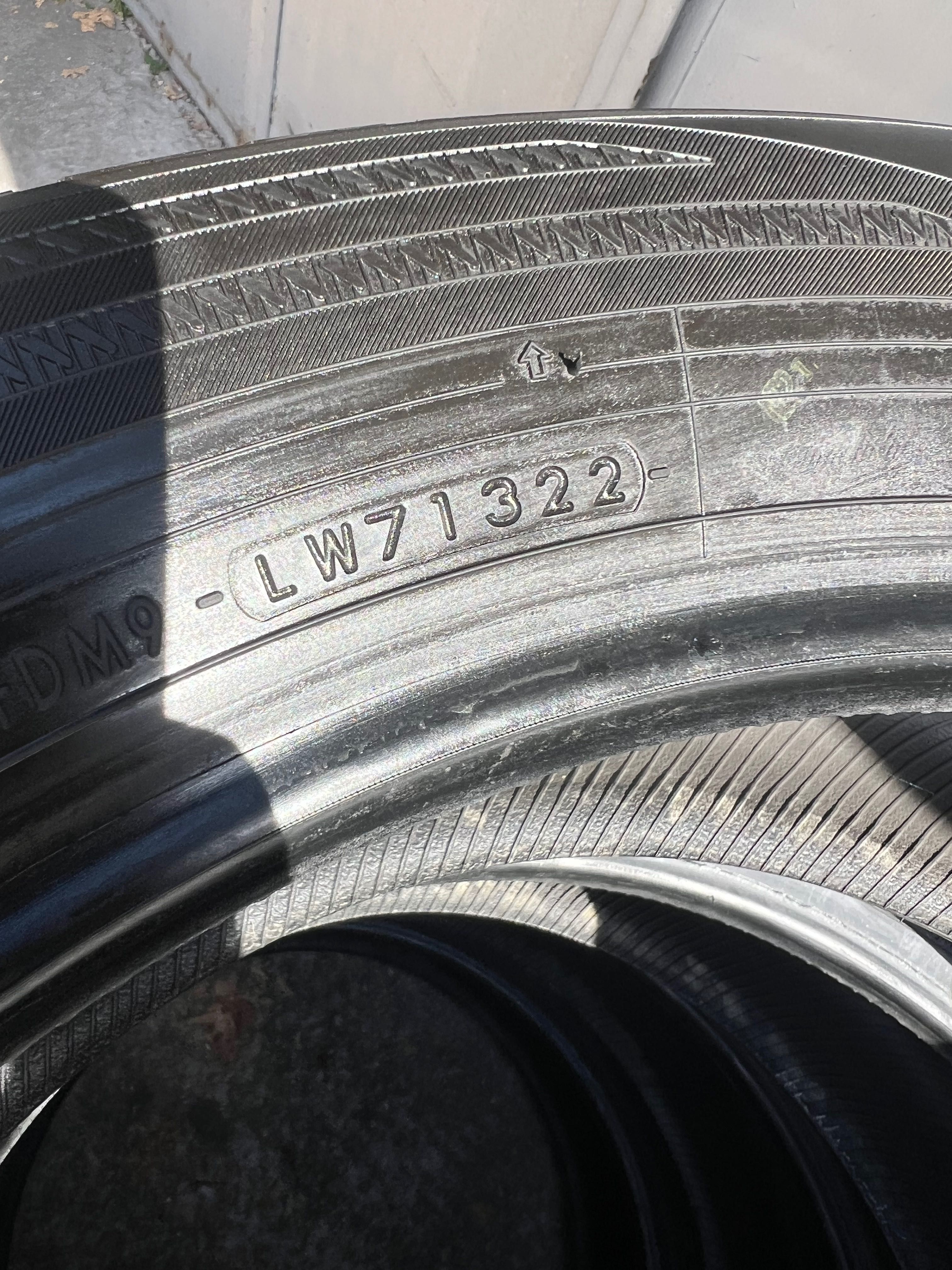 235/55/20 Yokohama BluEarth v906 зимни