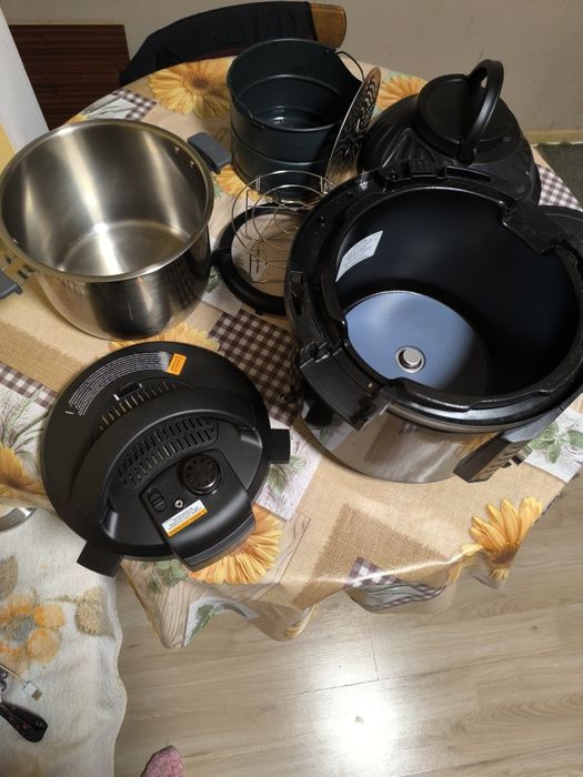 Мултикукър instant pot 7,6л.