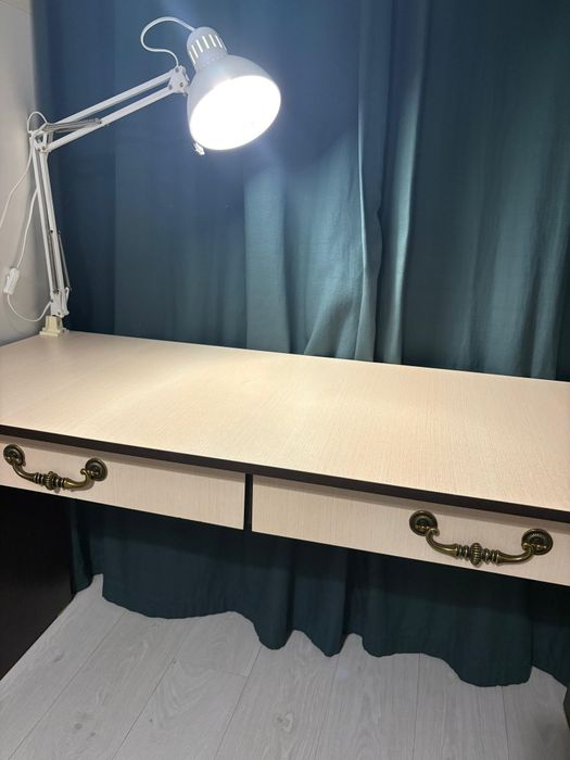 Стол письменный в хорошем состоянии