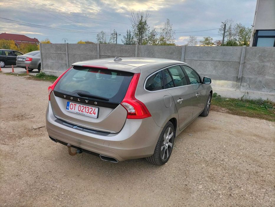 Volvo v60-2.4 AWD plug jn hybrid 283 CP