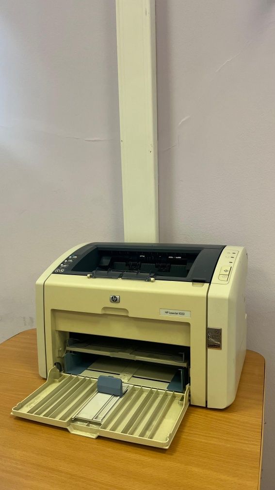 Принтер отлично работает чёрный белый