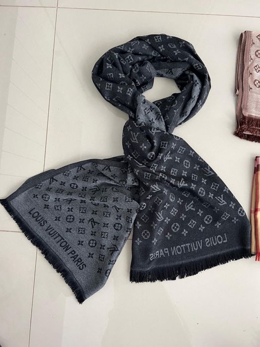 Esarfa Gucci - Louis Vuitton