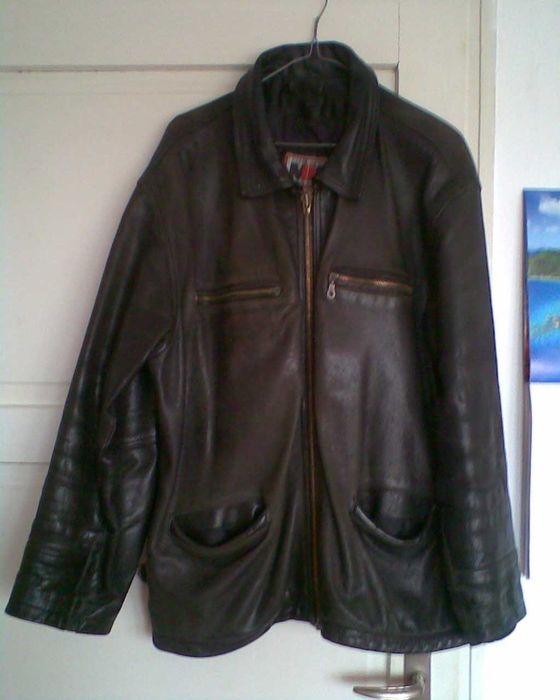 Продавам мъжко кожено Яке