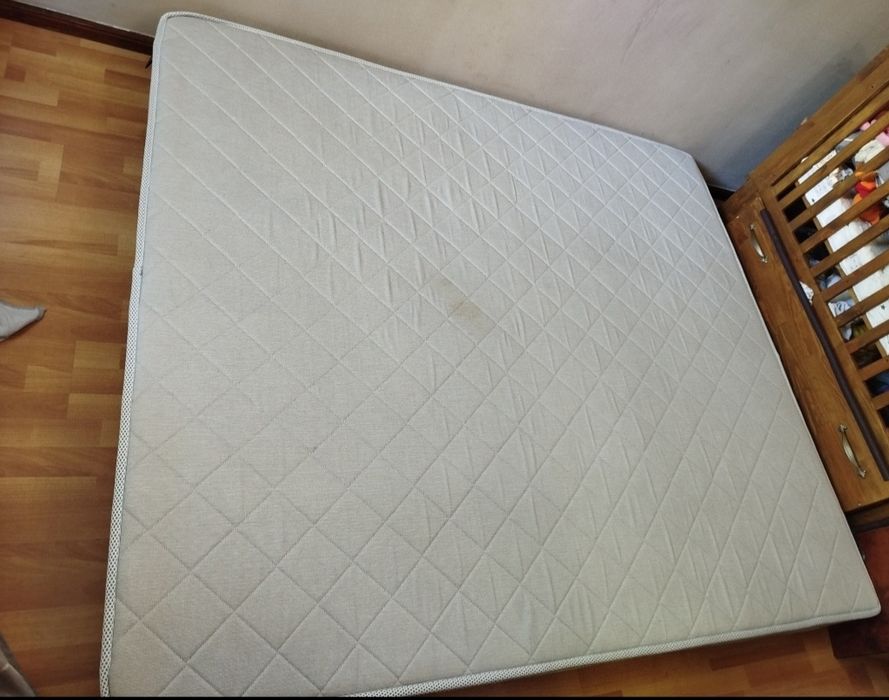 Продам матрас б/у 180*200