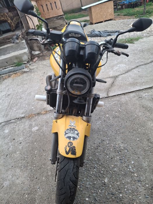 Vindem Honda hornet