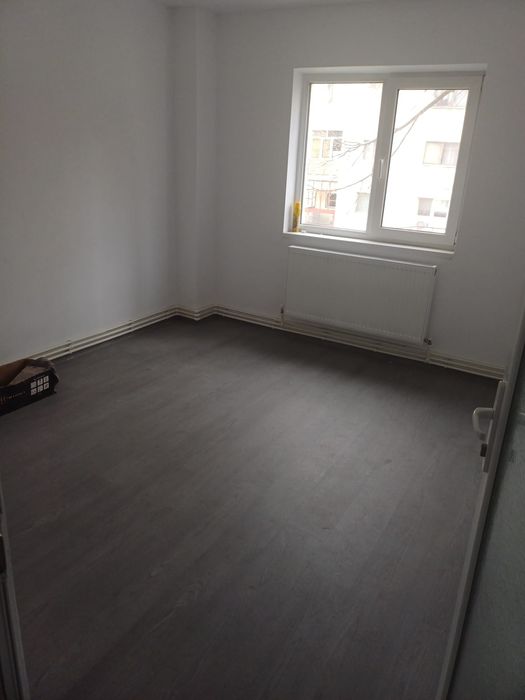 Vând apartament renovat