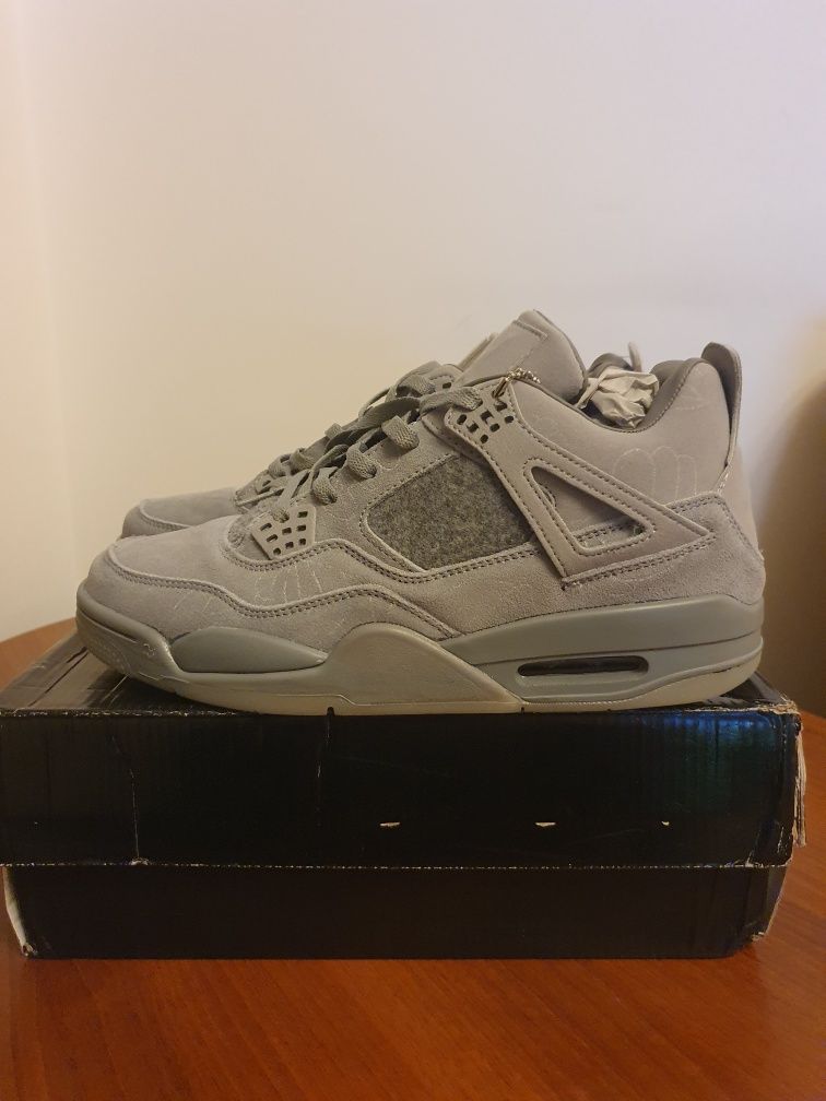 Air Jordan 4 Kaws