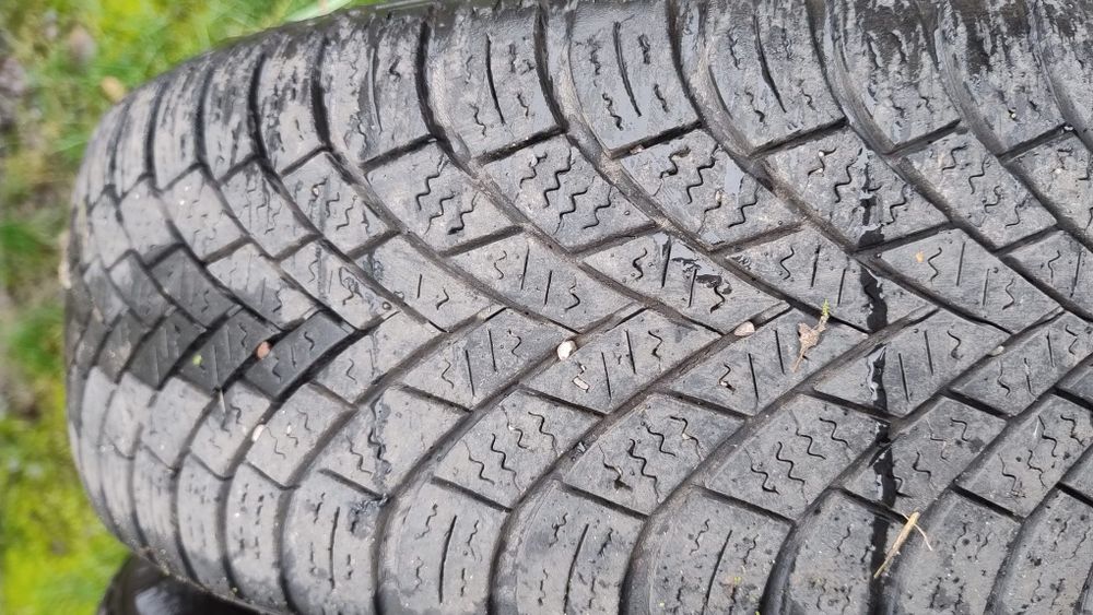 Jante cu anvelope Dacia Logan 4 x 100 195 65 15 m + s