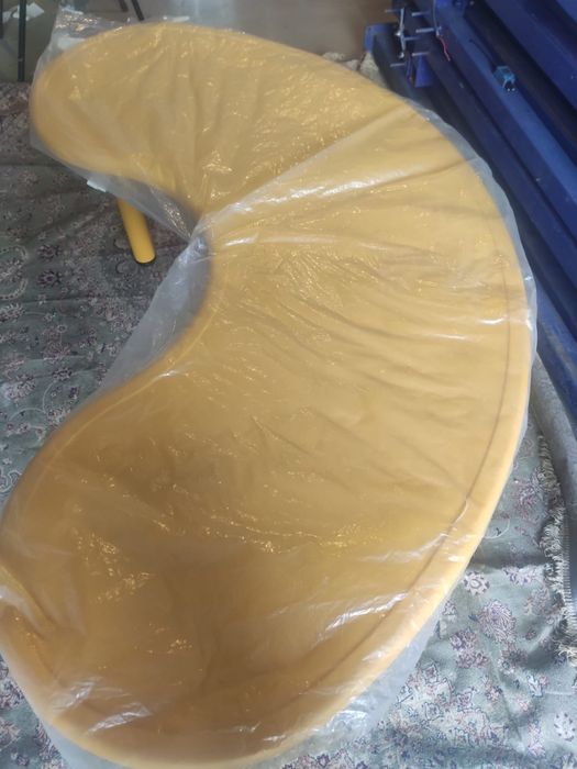 Продам 2  новых полукруглых детские столы