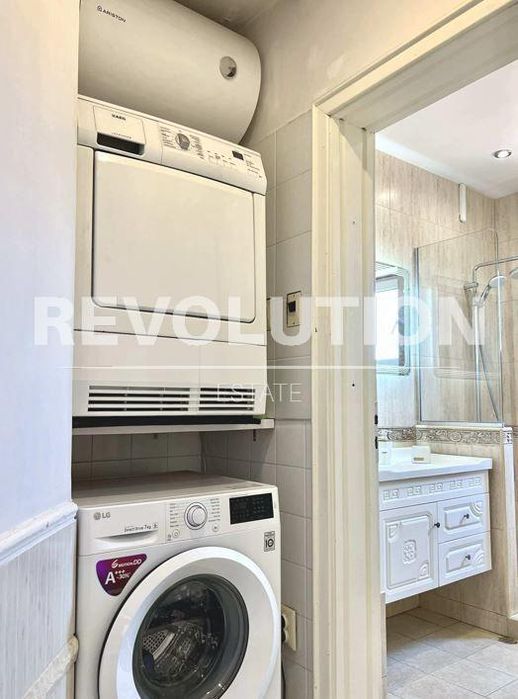 Тристаен апартамент в района на Център!