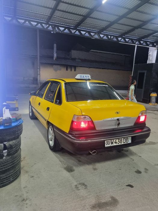 Продаю машину нексия 1