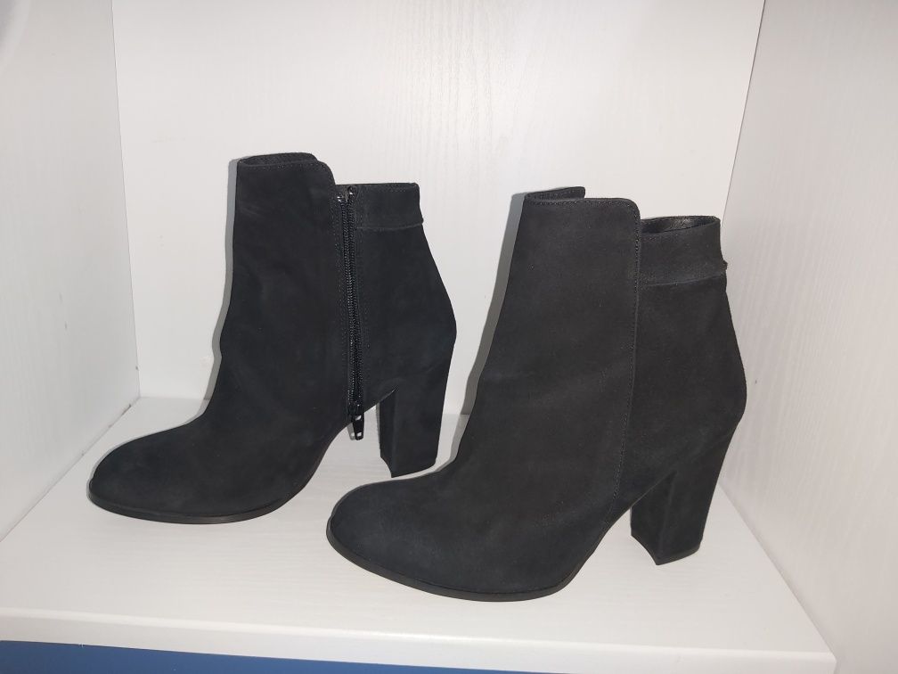 Botine  Buffalo London , nr 37/38 ,noi,  piele întoarsă!